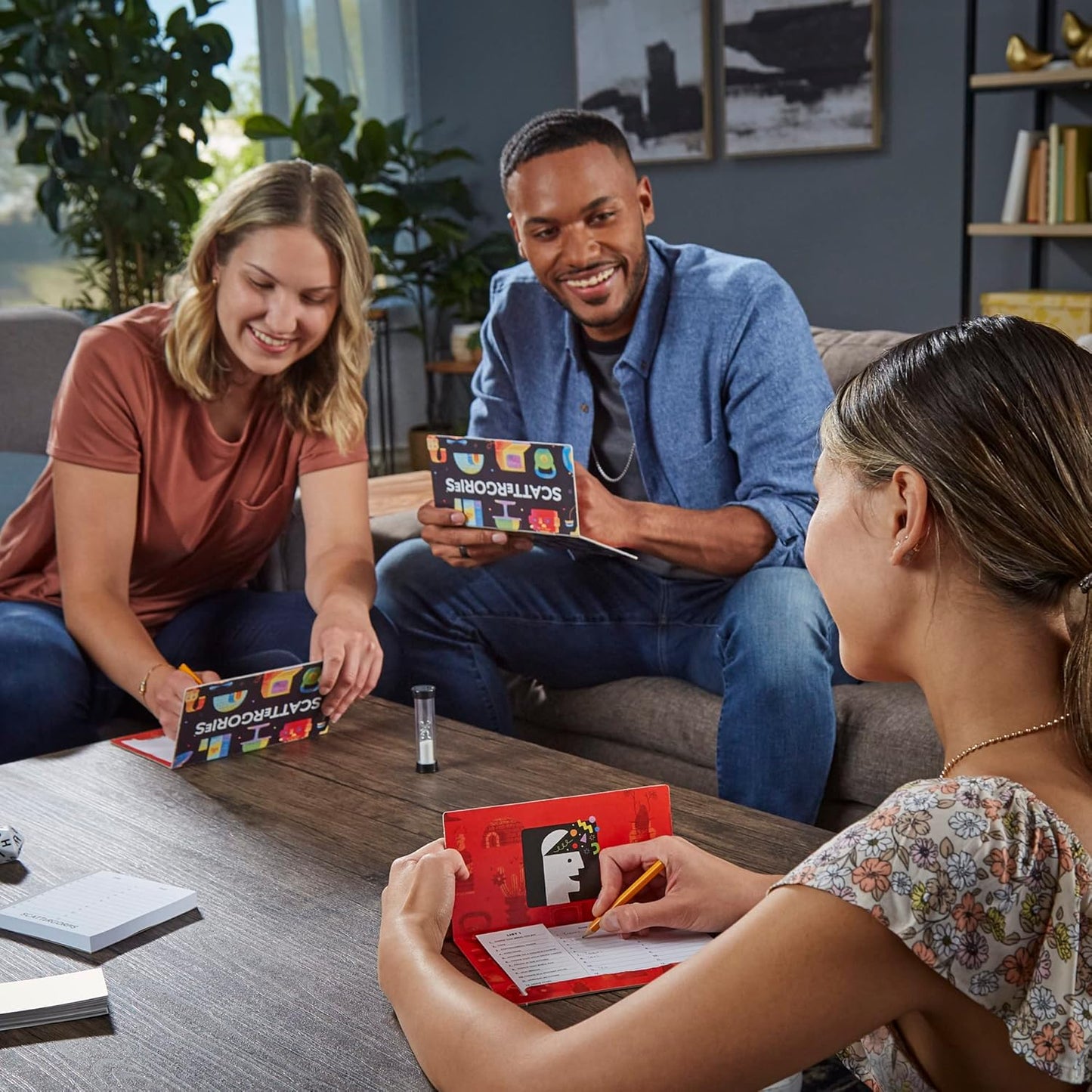 Hasbro Gaming Scattergories Classic Game – Team Building Activity for Office and Workshop, Group Creative Thinking Game for Small Work Groups