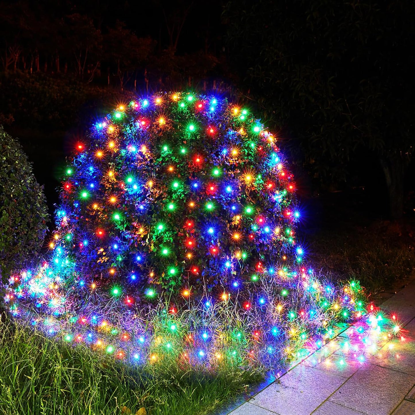 200 or 360 high-brightness leds on dark green 8.4ft x 5.2ft net mesh that blends with foliage