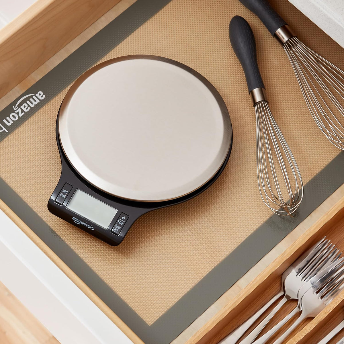 Amazon Basics Digital Kitchen Scale – Affordable Starter Kitchen Gift for College Students and First-Apartment Dwellers