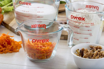 bold large measurement markings in both ounces and milliliters for easy reading