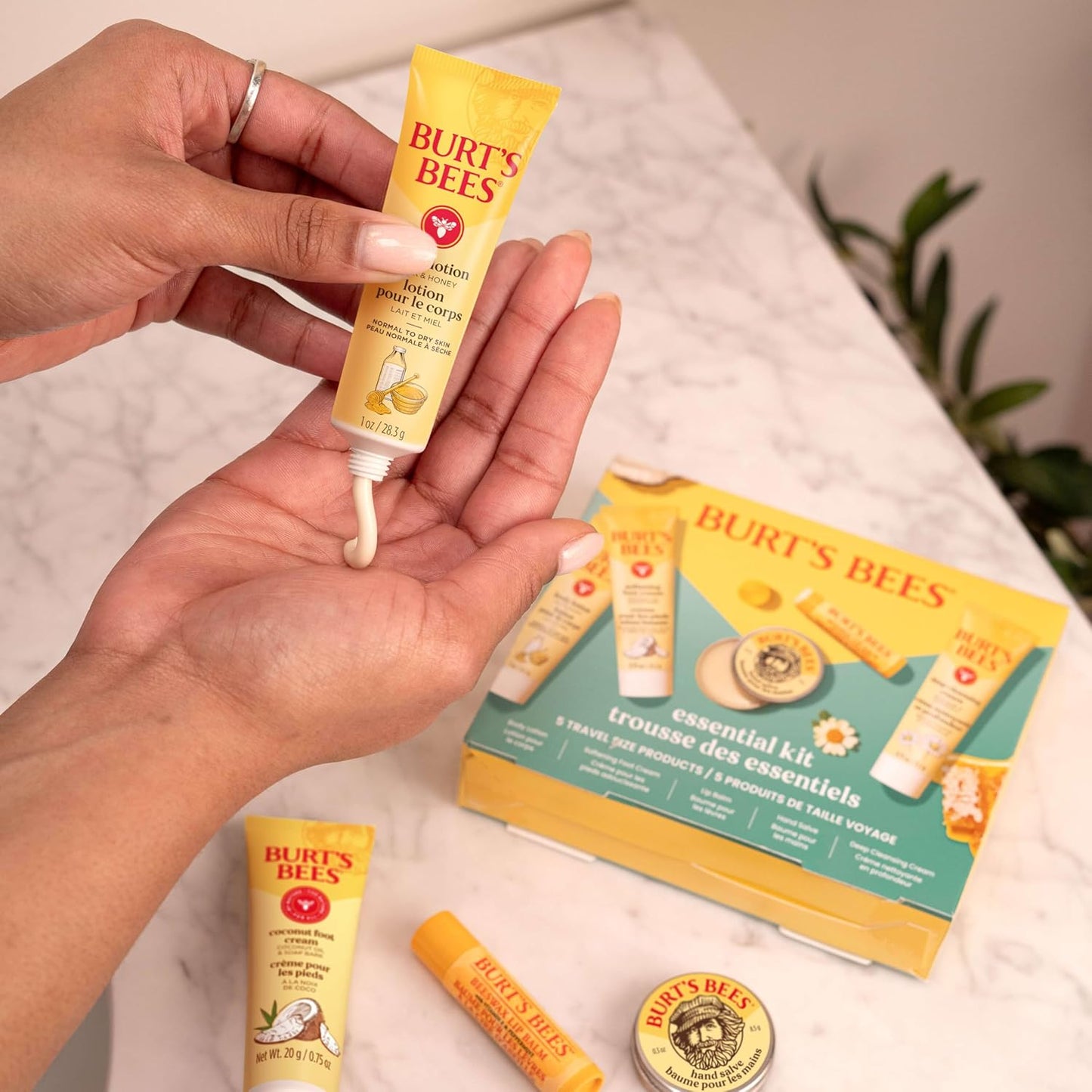 Burt's Bees Clean Beauty Kit – Five Natural Products in Neutral Tones for a Minimalist Bathroom Counter
