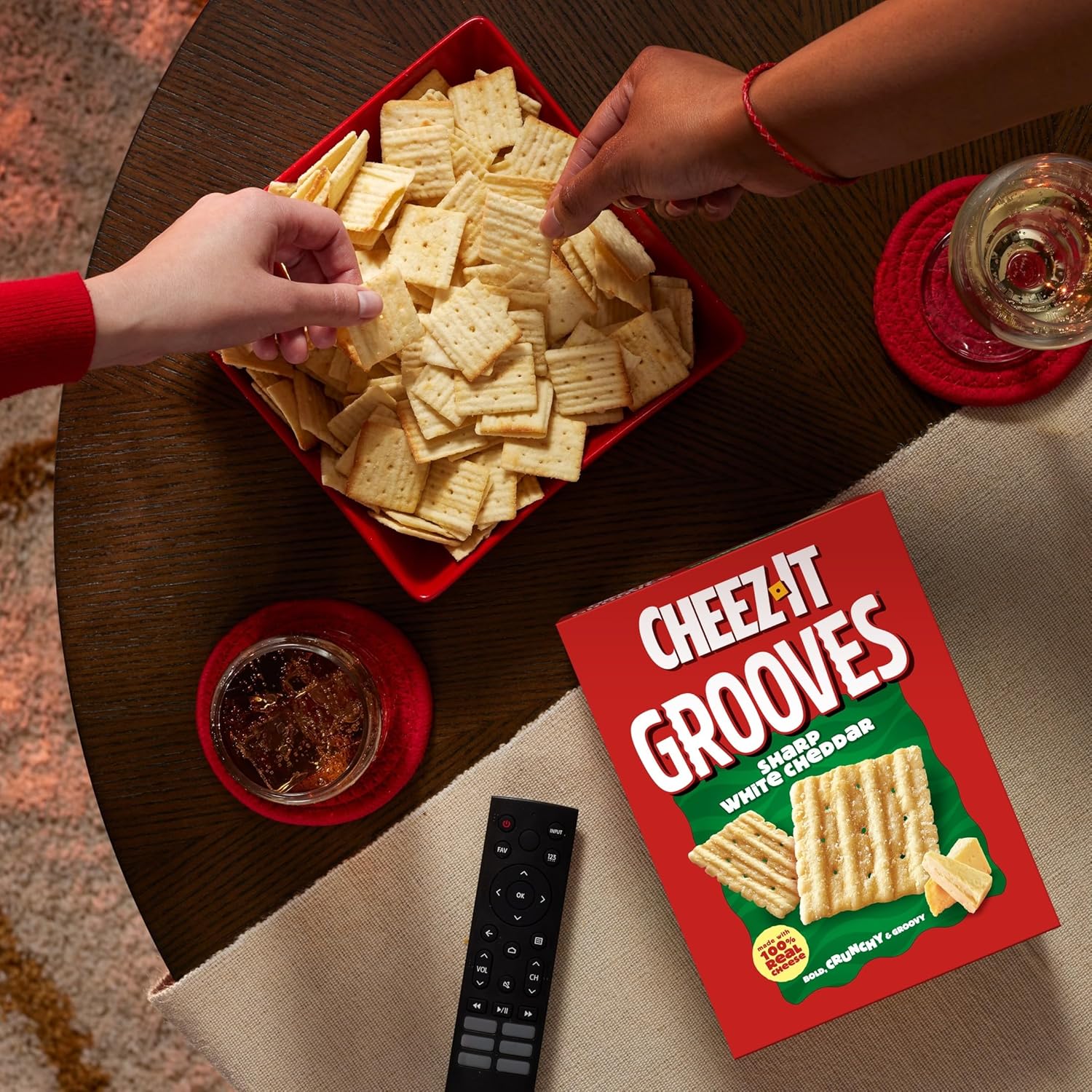 Cheez-It Grooves Sharp White Cheddar Crackers – Portable Crunchy Snack for Road Trips, Hiking Trails, and Camping Coolers, 3.25oz Multipack