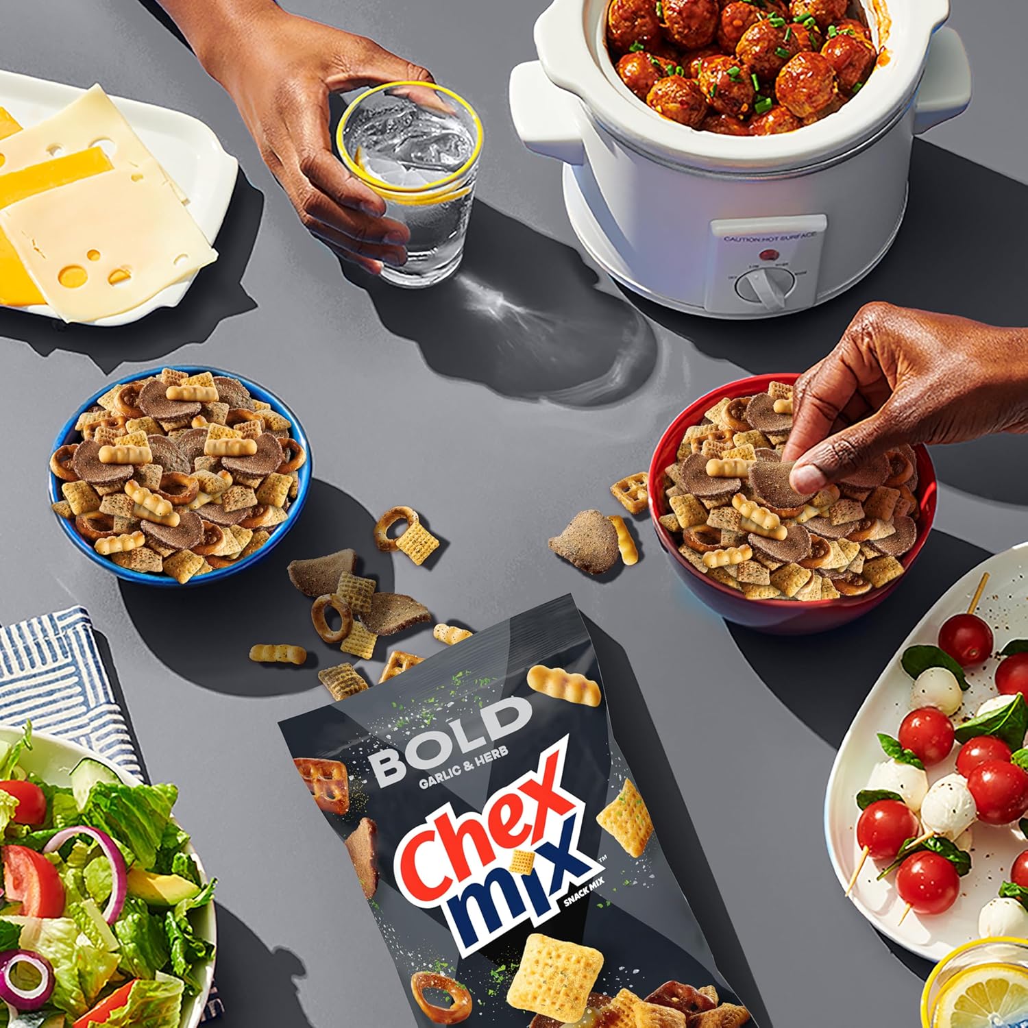 Chex Mix Bold Garlic and Herb Snack Mix – Family Snack for Kids' Lunchbox and After-School Munching, 13.5 oz Bag