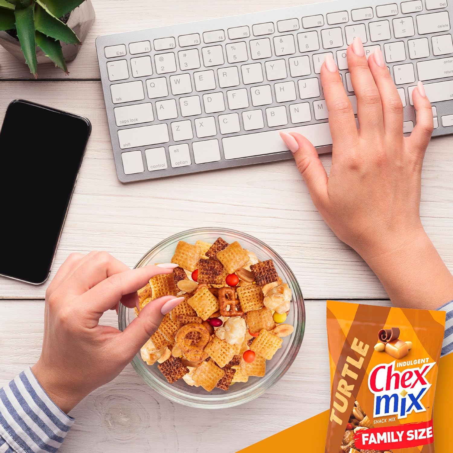 Chex Mix Turtle Snack Mix – Easy Hostess Gift Bag for Housewarming Parties and Holiday Visits