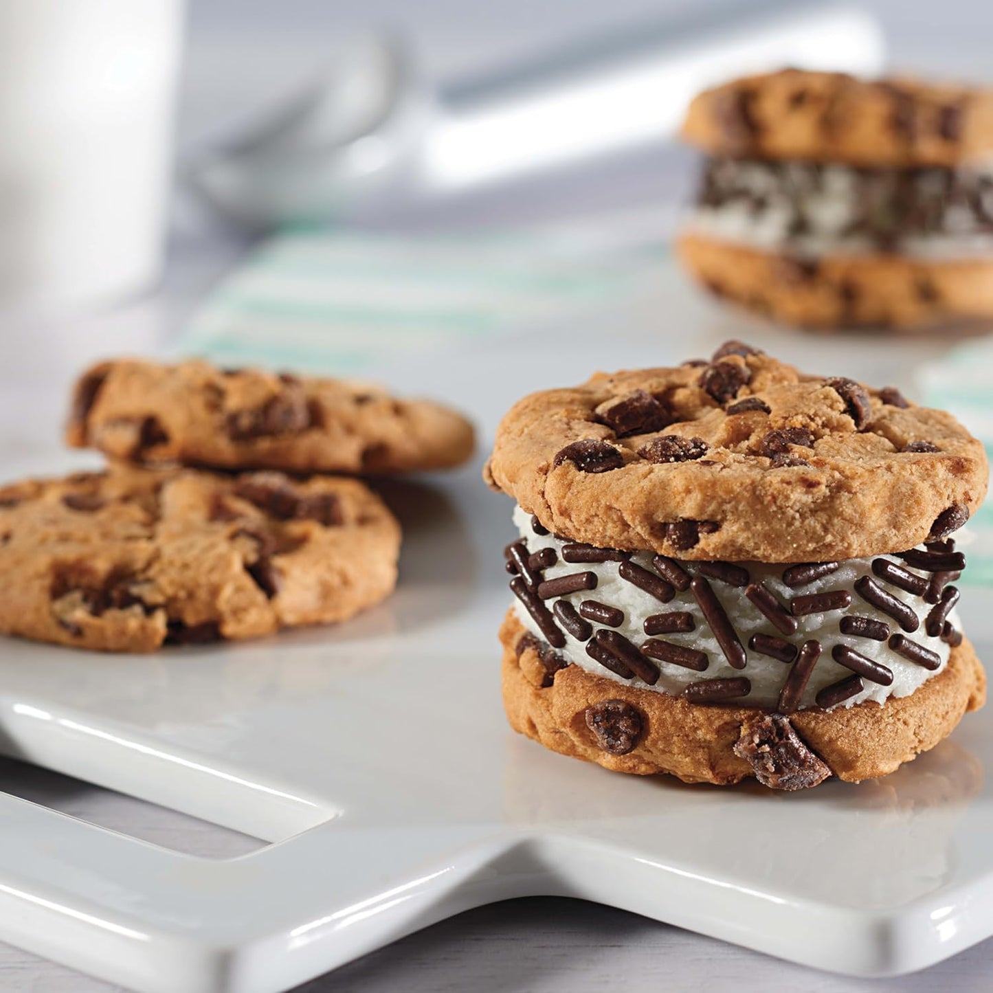 CHIPS AHOY! Chunky Fudgy Cookies Party Size – Hostess Gift for Holiday Gatherings, 24.75 oz Resealable Pouch