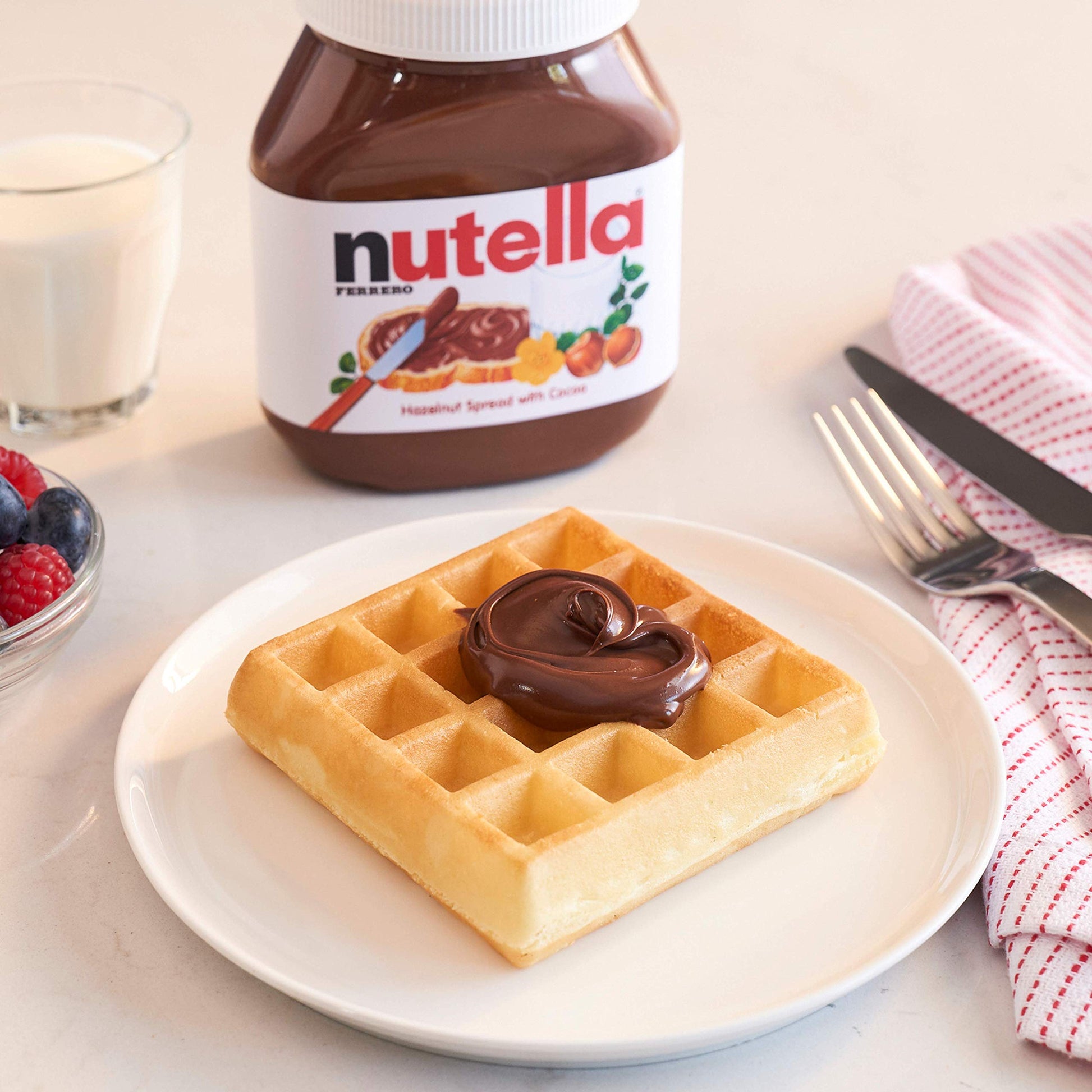 compatible with classic breakfast vehicles (toast, pancakes, waffles, croissants, crêpes)