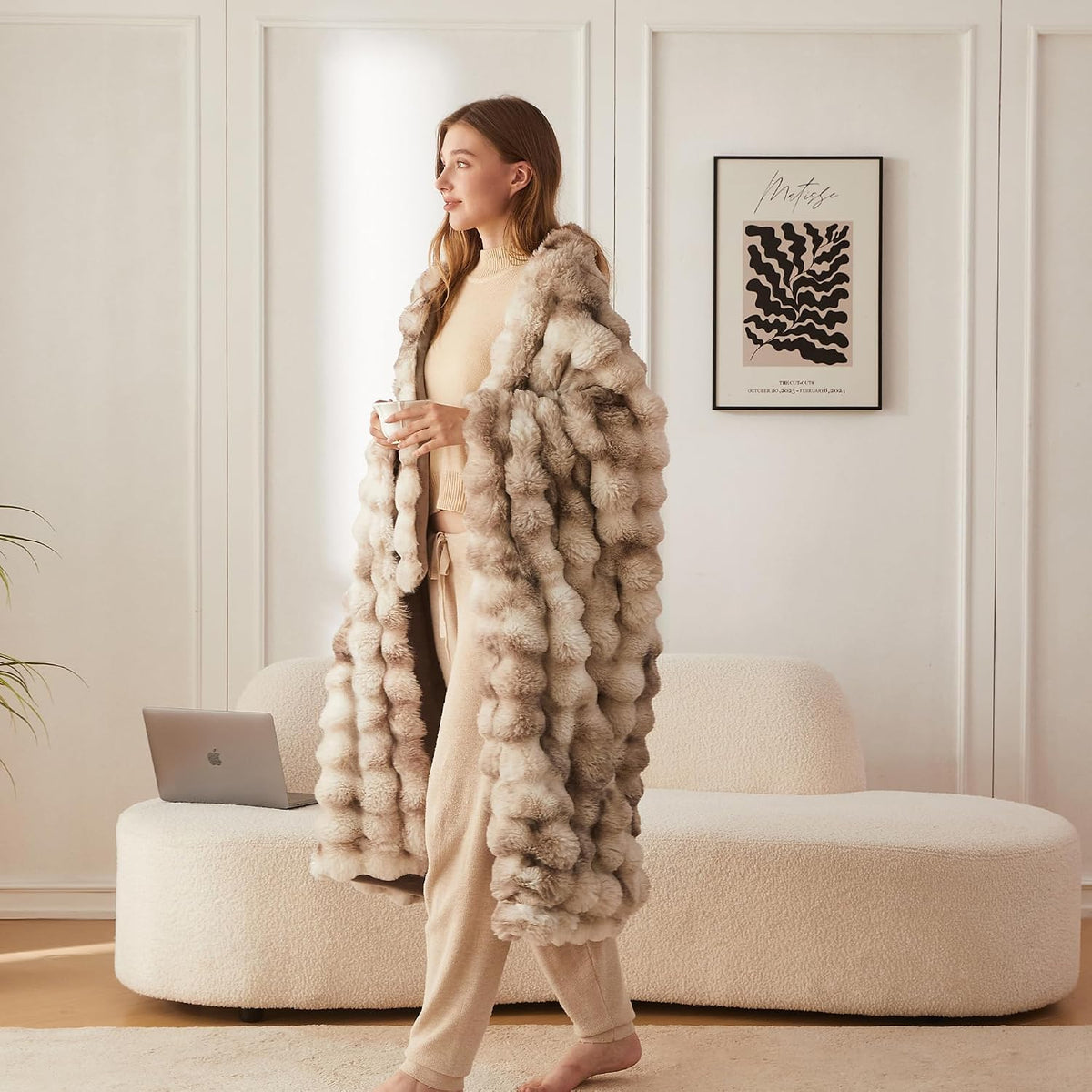 COOVA Ultra-Fine Microfiber Throw – Luxury Layer for Master Bedroom, Designer-Grade Faux Fur