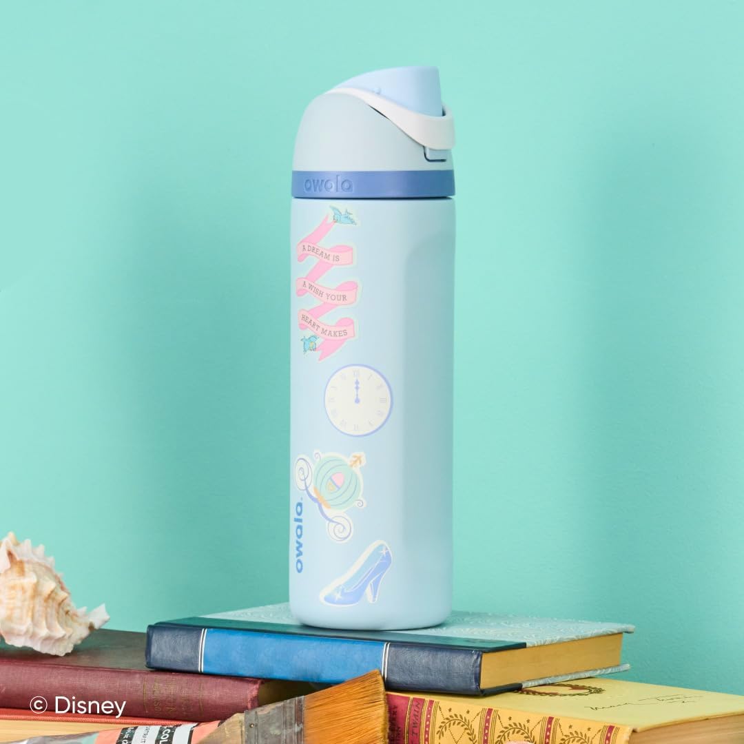 cup holder-friendly base and wide mouth for adding ice and cleaning