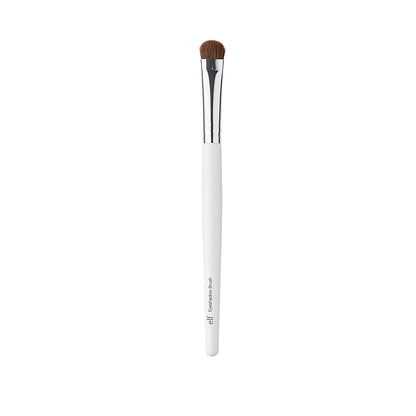 curved brush design for natural gliding contouring strokes along the eye socket
