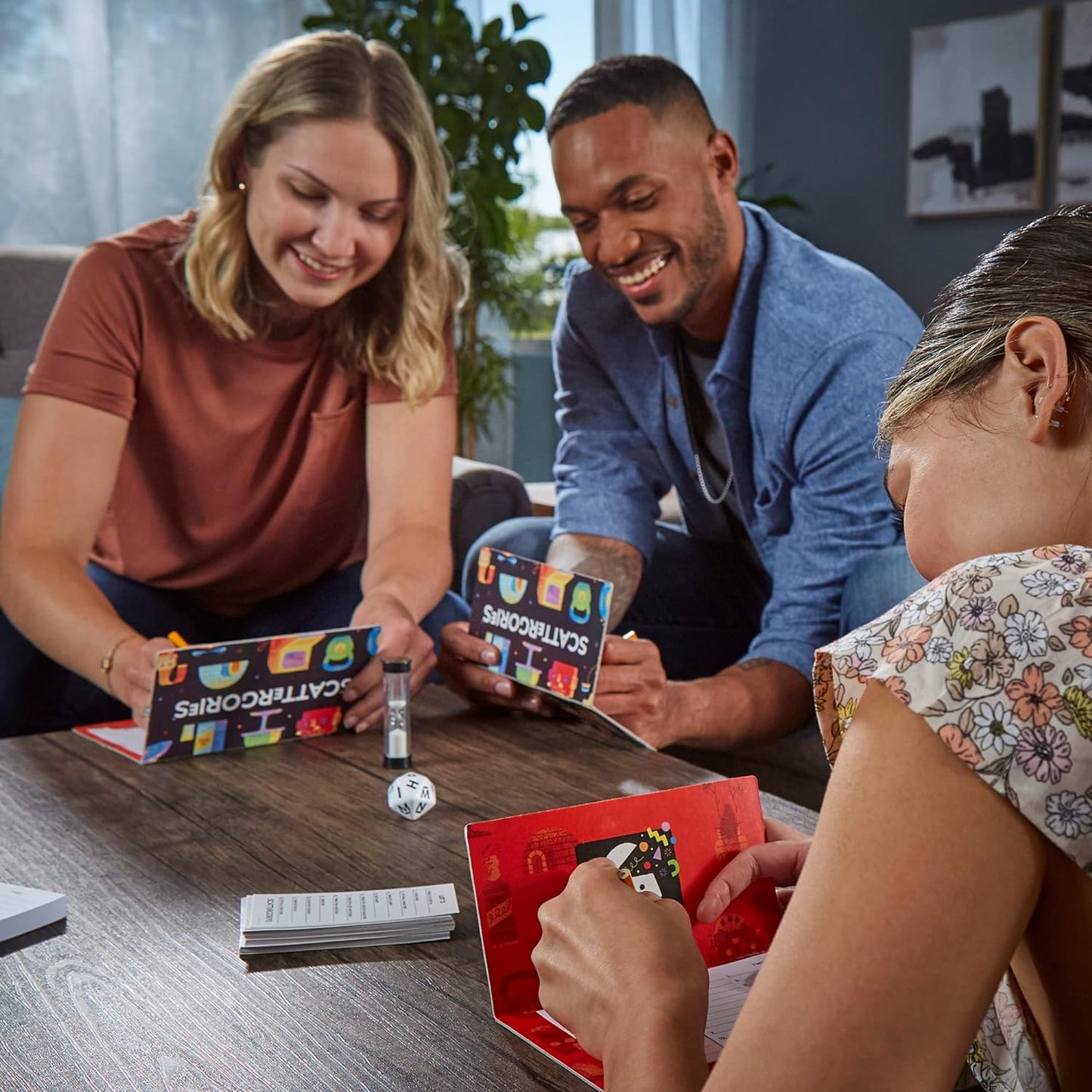 Hasbro Gaming Scattergories Classic Game – Team Building Activity for Office and Workshop, Group Creative Thinking Game for Small Work Groups