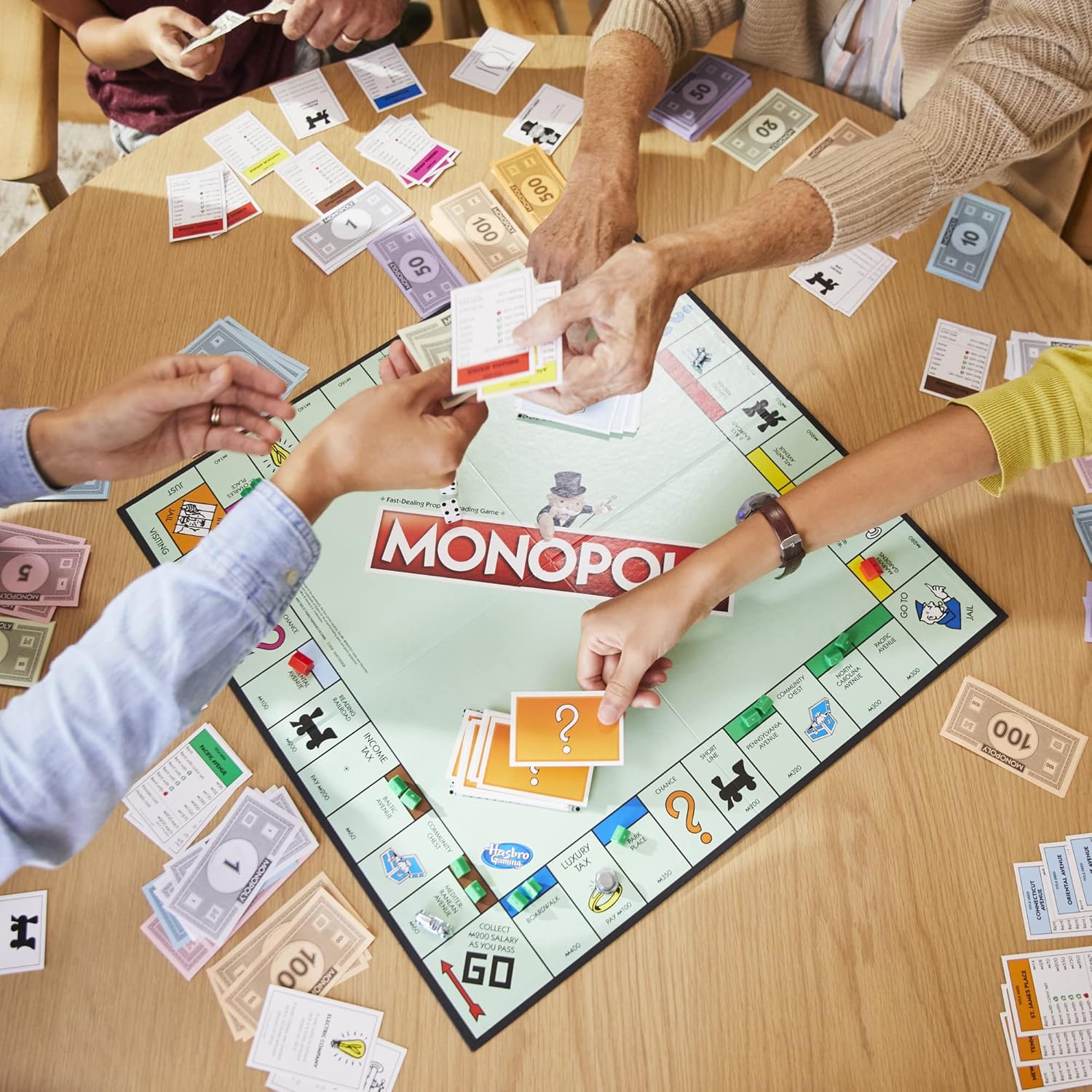 Hasbro Monopoly Family Board Game – Safe Screen-Free Entertainment for Playroom and Kids' Bedrooms, Ages 8+