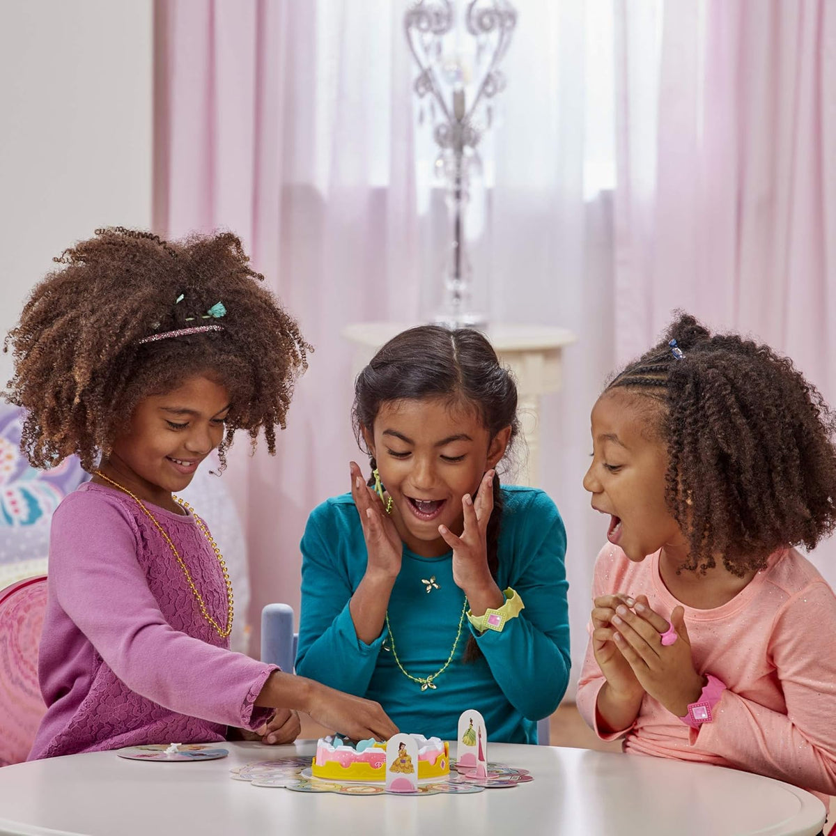 Hasbro Pretty Pretty Princess Disney Edition – Ready-to-Play Birthday Present for Disney Fans Ages 5 and Up