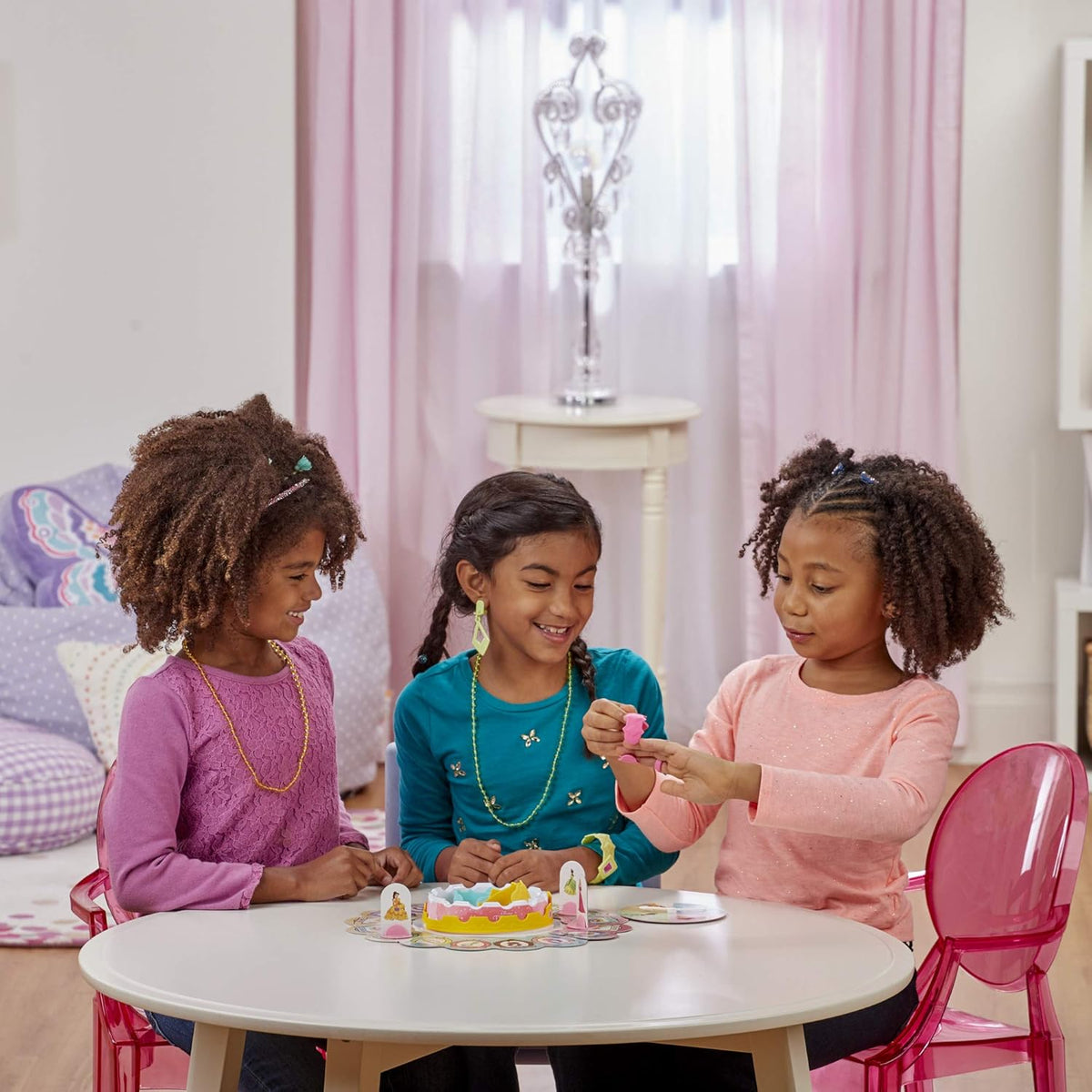 Hasbro Pretty Pretty Princess Disney Edition – Ready-to-Play Birthday Present for Disney Fans Ages 5 and Up