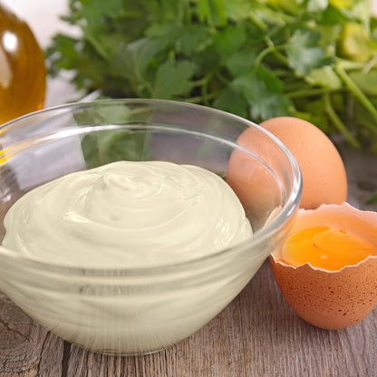 Hellmann's Real Mayonnaise Squeeze Bottle – Leak Proof Clean Lock Cap for Fridge and Lunch Bag Safety, 20 oz