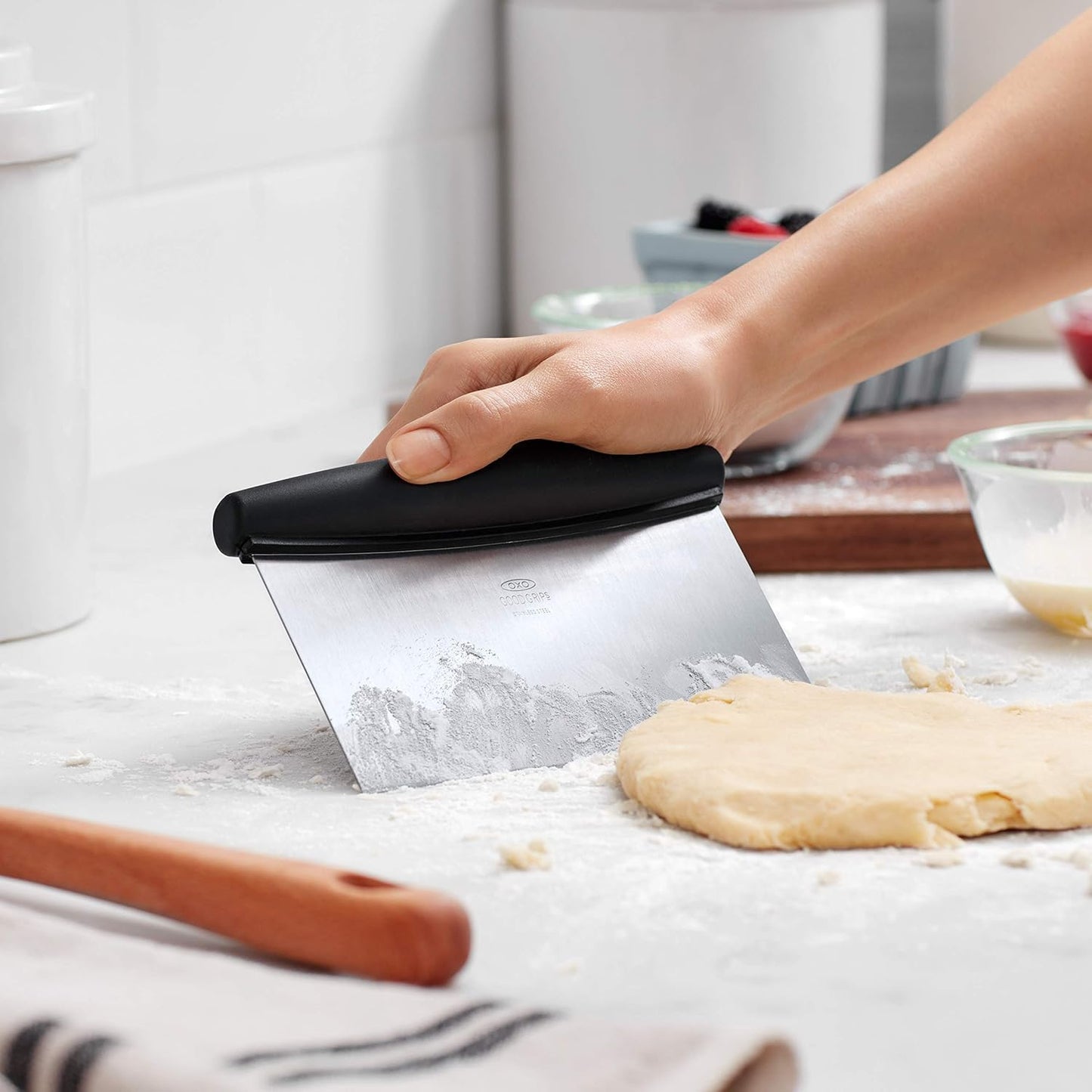 large ergonomic soft non-slip handle for secure grip and control