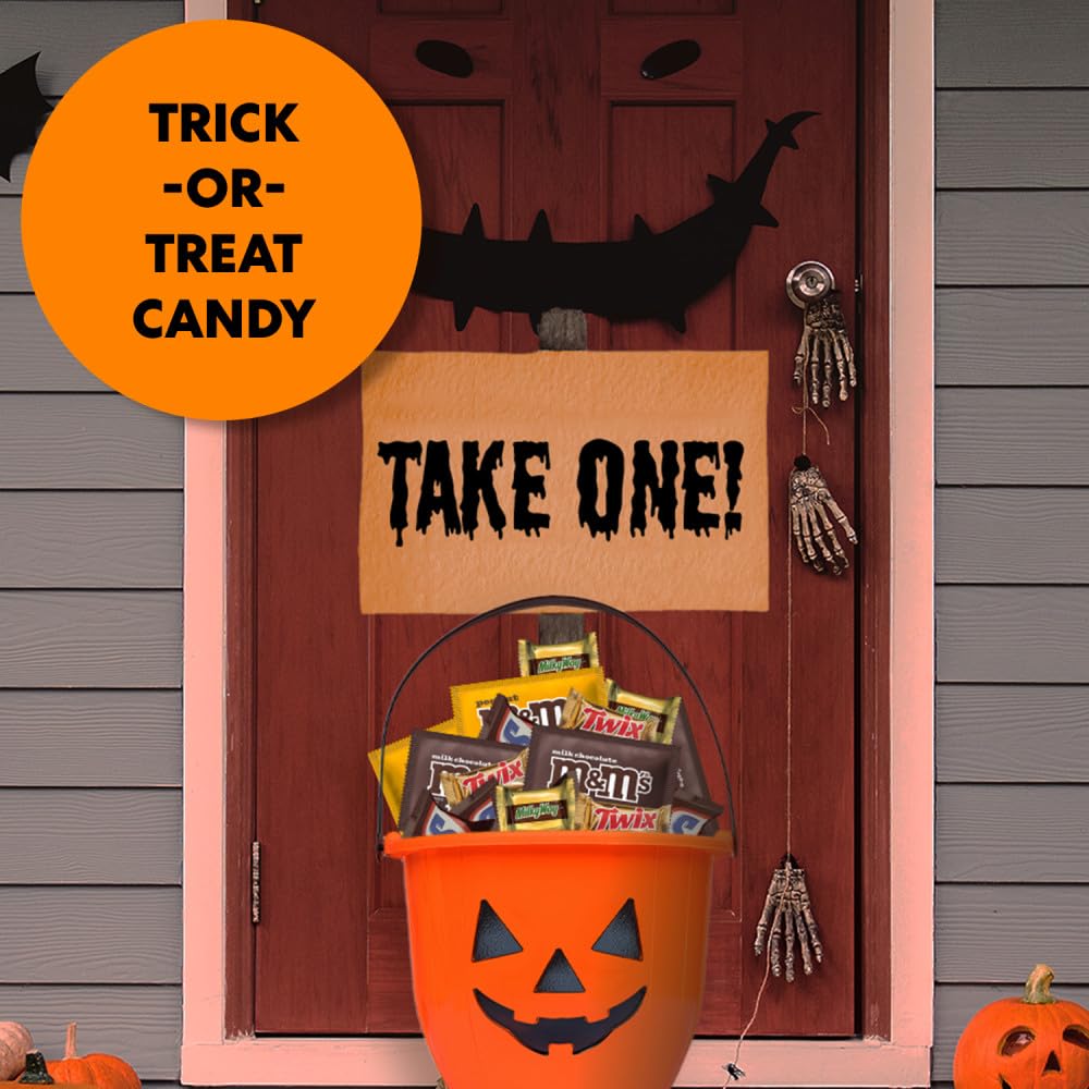M&M'S, SNICKERS, TWIX & MILKY WAY Individually Wrapped Halloween Candy for Front Porch, Sidewalk and Trunk-or-Treat Events, 120 Count Outdoor Variety Bag