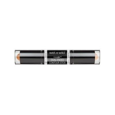 metallic finish on the highlighter for luminous payoff