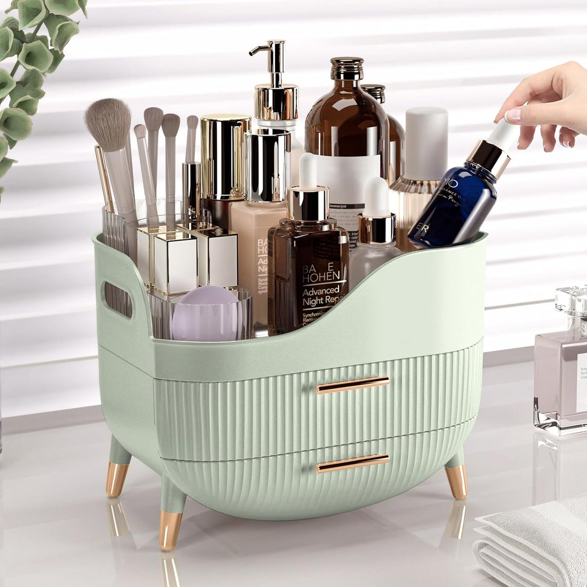nonslip base for stability on smooth countertops
