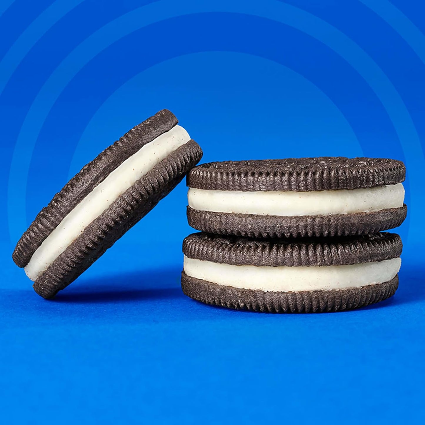 OREO Double Stuf Creme Filled Cookies – Family Pantry Staple for Lunchbox Treats, Birthday Party Favors, and Weekend Movie Nights, 24.95 oz