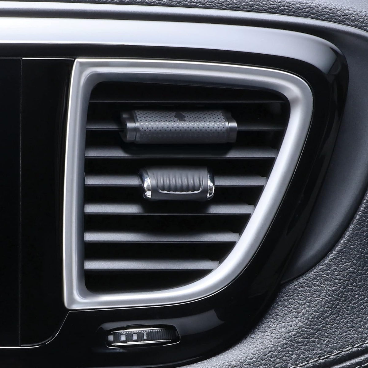 slim under-1cm profile that does not block vent airflow