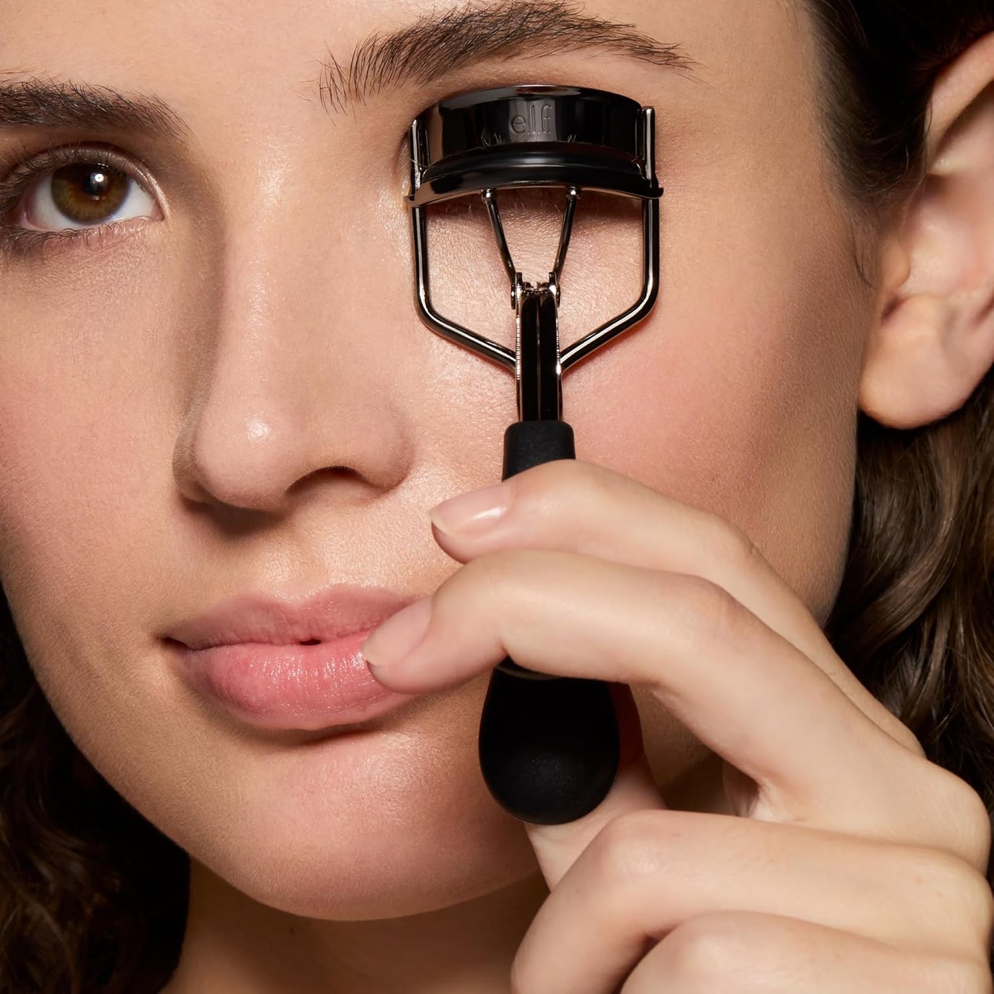 stronger spring mechanism for easier squeezing and longer-lasting curl hold