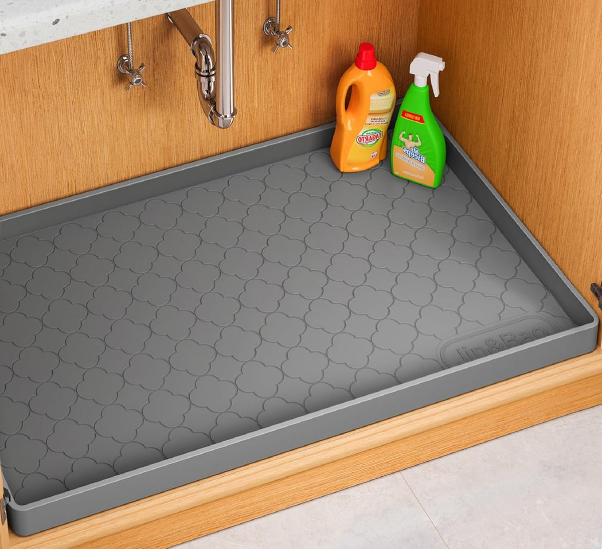 thickened one-piece silicone construction with 1.6 cm raised perimeter edge