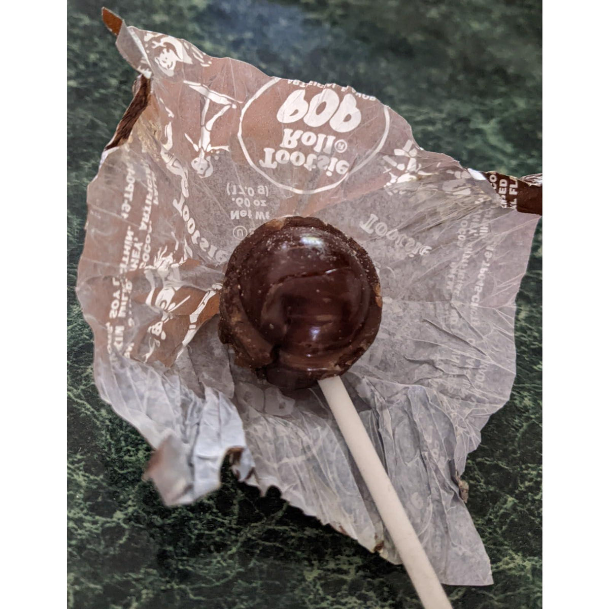 Tootsie Pops Chocolate Hard Candy Lollipops – Peanut-Free Snack for Lunchboxes and Daycare Rewards