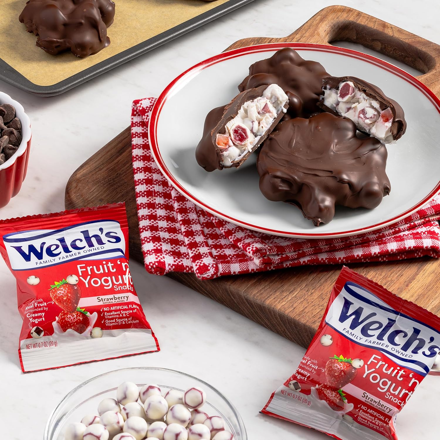Welch's Yogurt Coated Fruit Snacks – After-School Snack Pack for Kids, Strawberry & Mango Peach Variety
